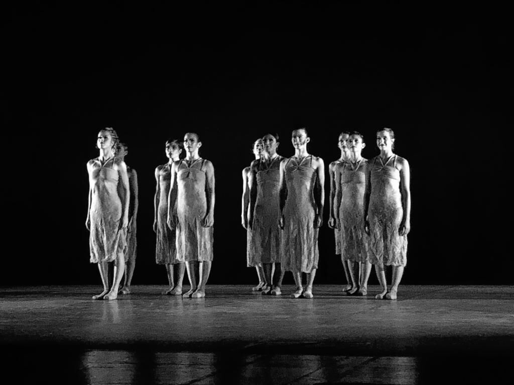 Coreografia Sem Rumo, corpo de baile em cena